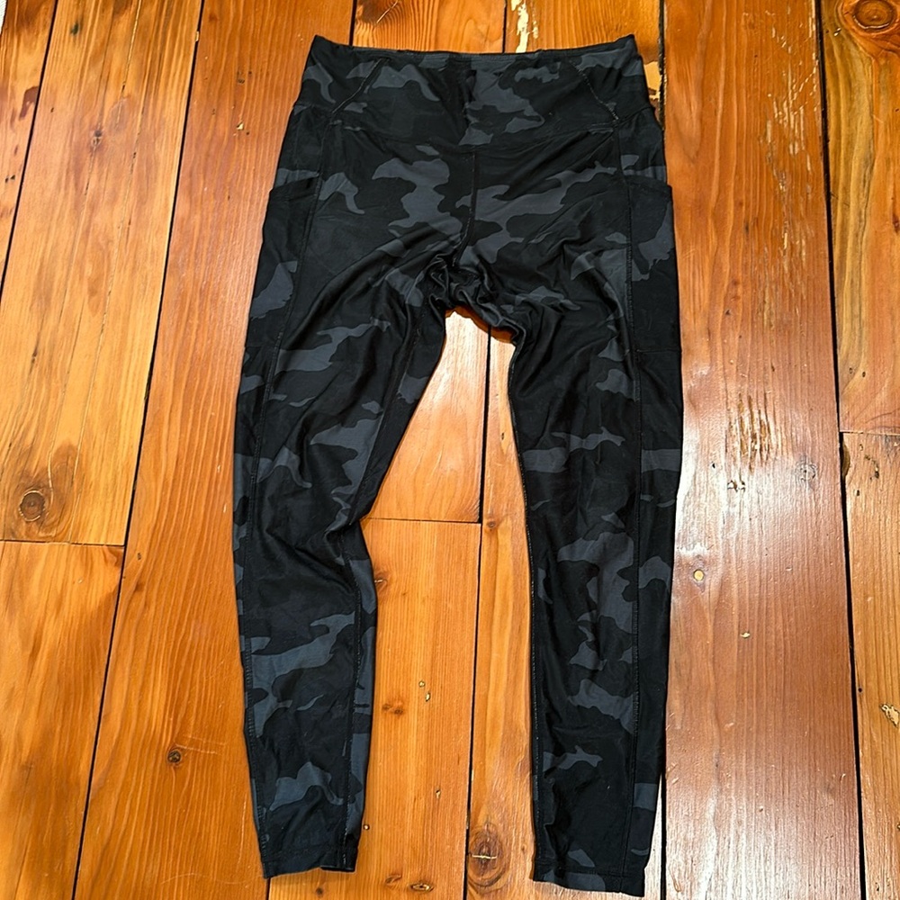 Prana size L camouflage leggings